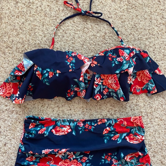 Women’s Swimsuit - Picture 9 of 10